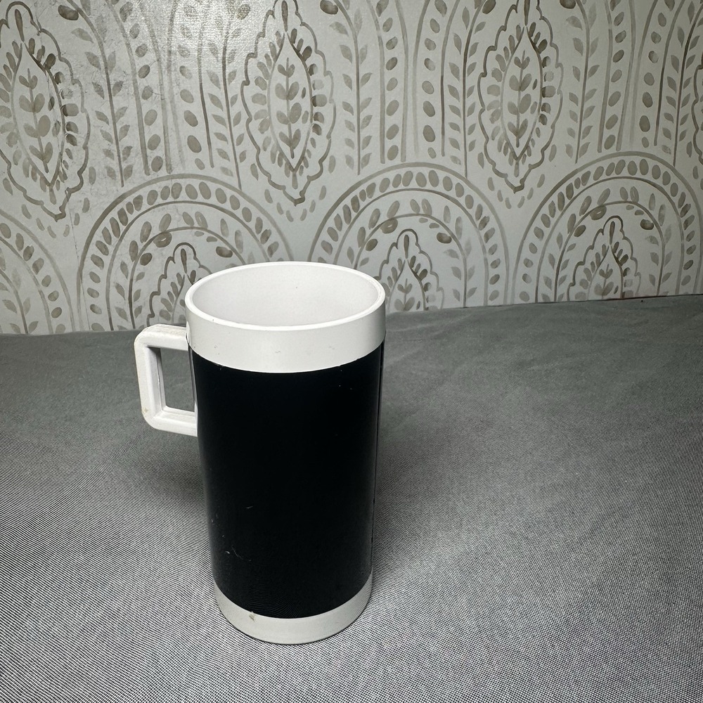 Vintage BRANIFF International Airlines Black &‎ White Cappuccino Mug - Plastic - Picture 2 of 5